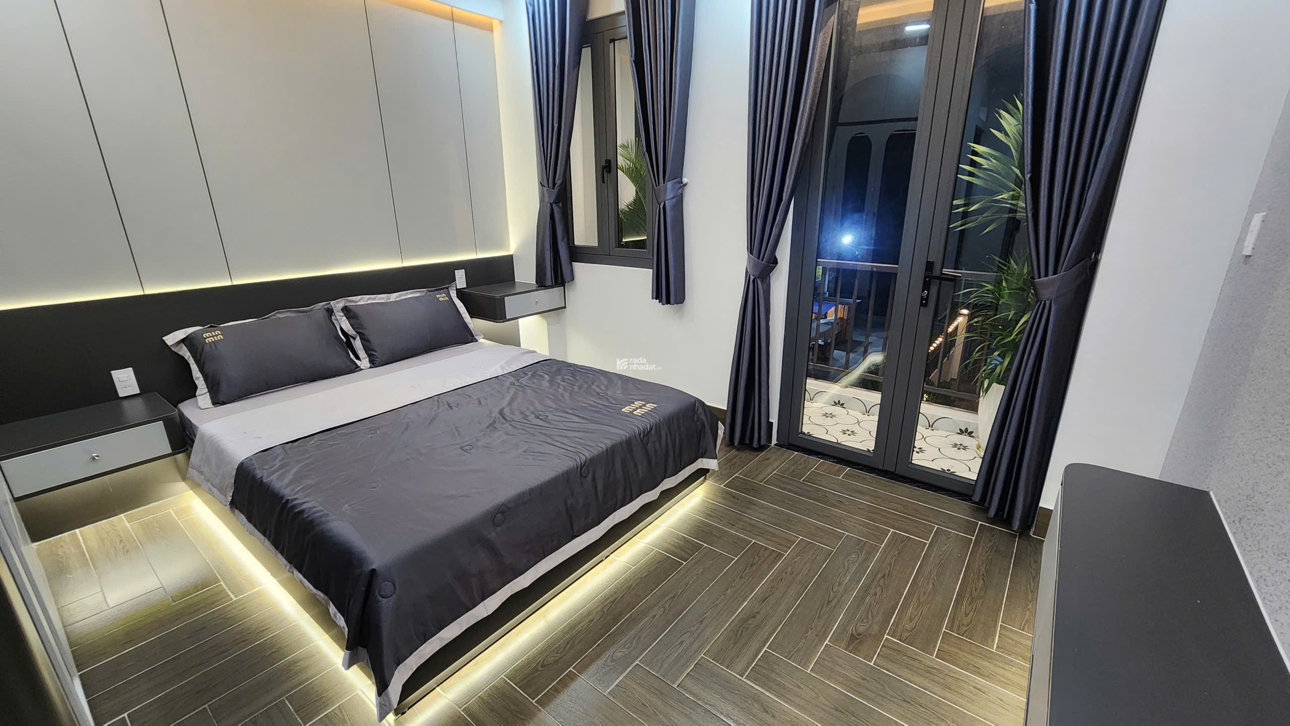 CHÂN DÀI 4 TẦNG - MẶT TIỀN KÊNH TÔ NGỌC VÂN - FULL NỘI THẤT - SÂN ĐẬU 5 Ô TÔ