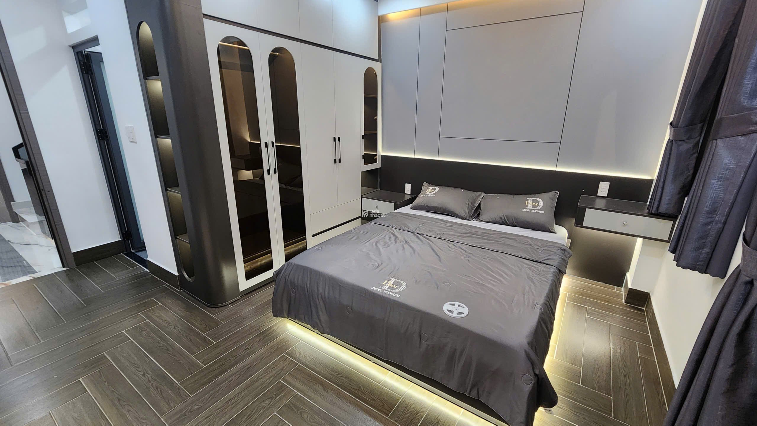 CHÂN DÀI 4 TẦNG - MẶT TIỀN KÊNH TÔ NGỌC VÂN - FULL NỘI THẤT - SÂN ĐẬU 5 Ô TÔ