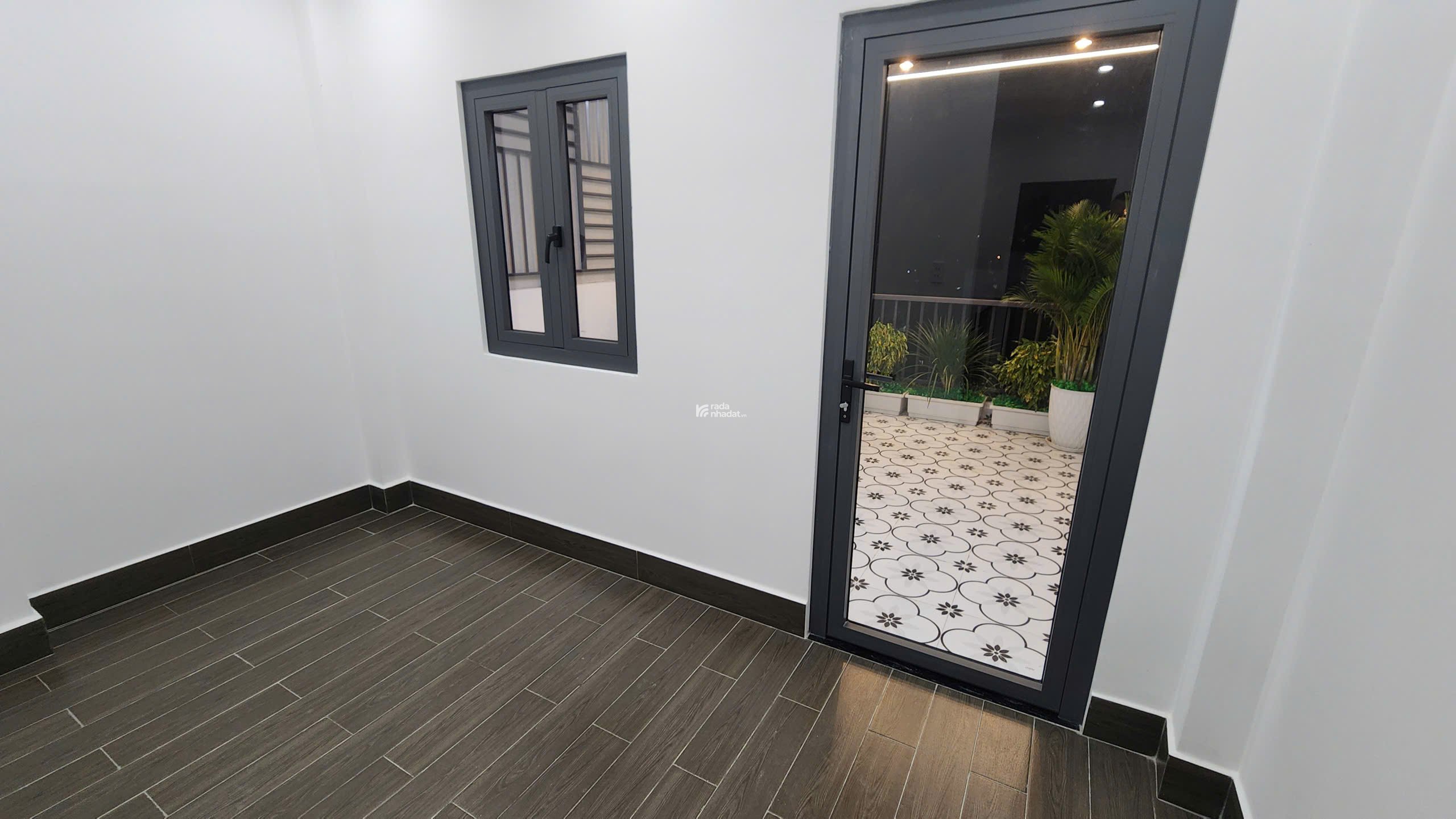 CHÂN DÀI 4 TẦNG - MẶT TIỀN KÊNH TÔ NGỌC VÂN - FULL NỘI THẤT - SÂN ĐẬU 5 Ô TÔ