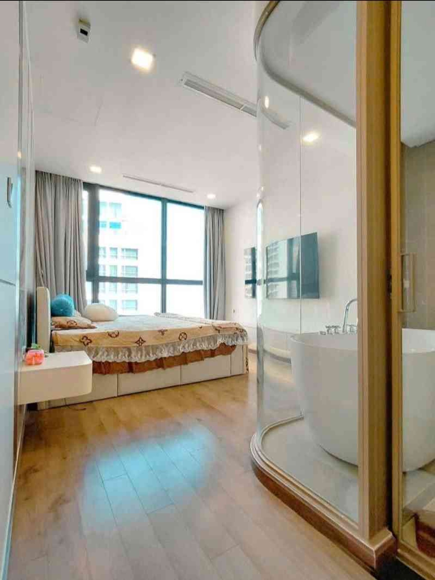 NGAY TẦNG 42 LANDMARK 81, ĐIỆN BIÊN PHỦ, BÌNH THẠNH, 106M2 TIỆN XÂY. GIẢM 350TR CHỈ CÒN 12.5T 