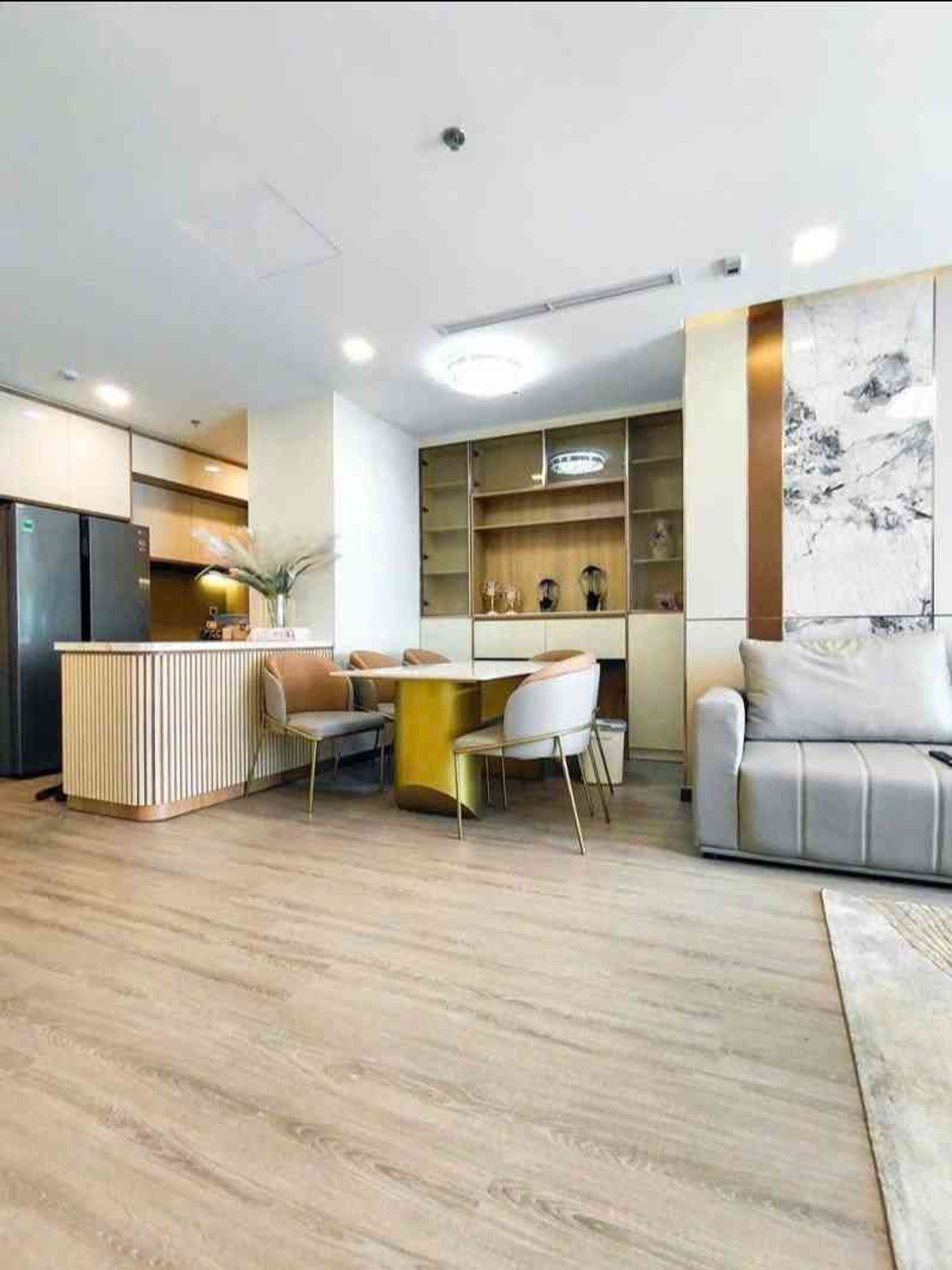NGAY TẦNG 42 LANDMARK 81, ĐIỆN BIÊN PHỦ, BÌNH THẠNH, 106M2 TIỆN XÂY. GIẢM 350TR CHỈ CÒN 12.5T 