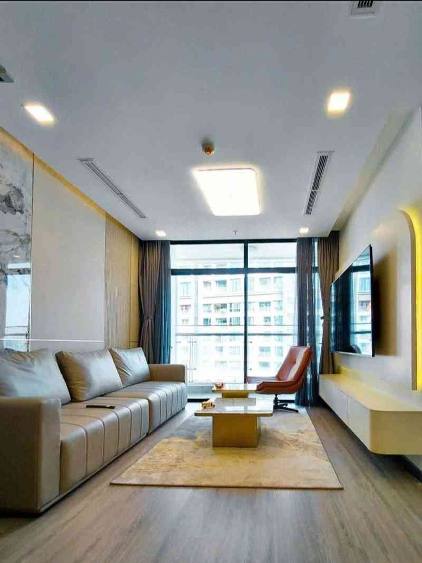 NGAY TẦNG 42 LANDMARK 81, ĐIỆN BIÊN PHỦ, BÌNH THẠNH, 106M2 TIỆN XÂY. GIẢM 350TR CHỈ CÒN 12.5T 
