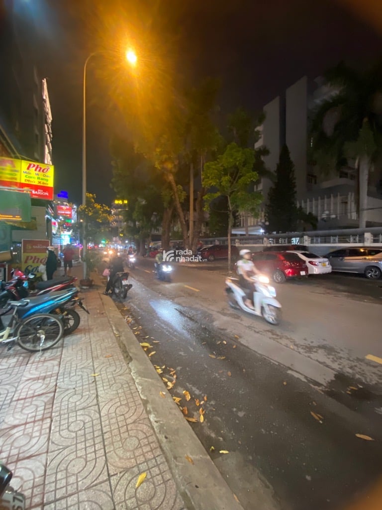 NGAY SÂN BAY, MTKD HỒNG HÀ, TÂN BÌNH, 219M2 DÒNG TIỀN 60TR MỖI THÁNG. GIẢM 350TR CHỈ CÒN 56T TL 