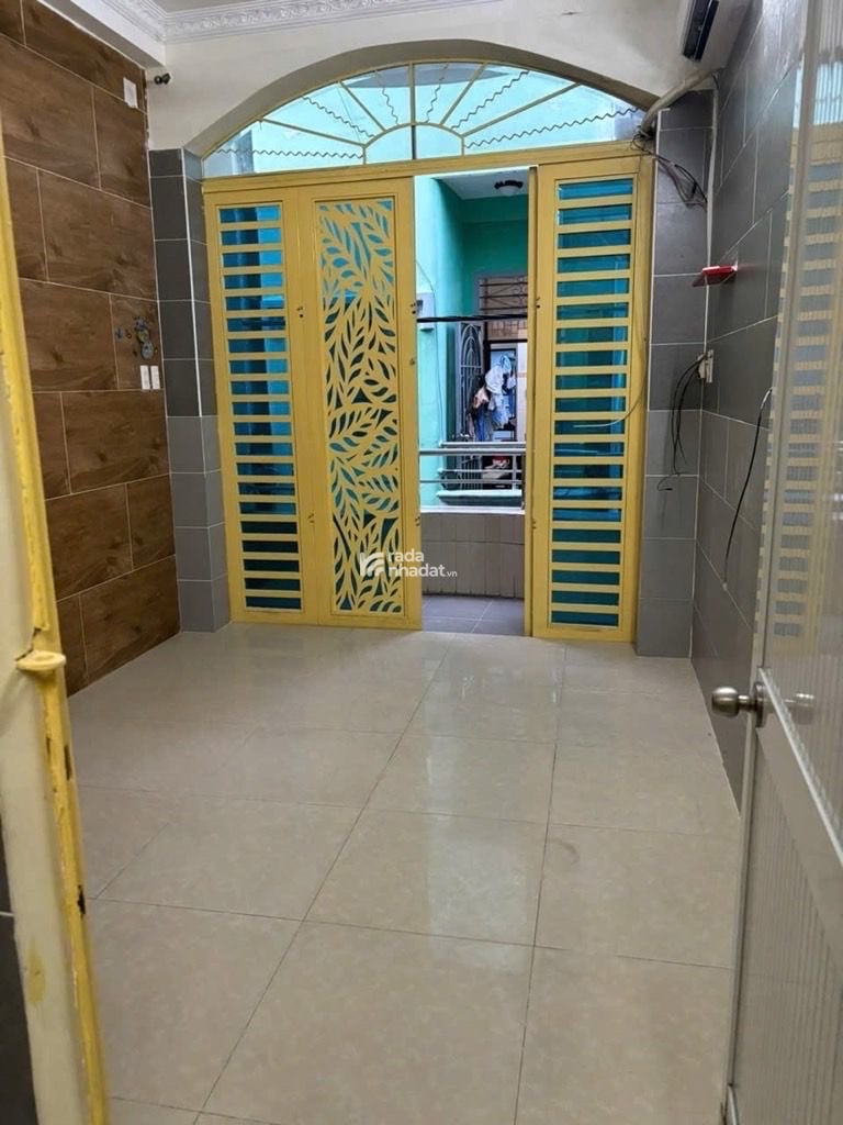 Khu Phân Lô- Lạc Long Quân-Chợ Hoa Ngay Hoà Bình- 3 Tầng- khu hiếm nhà bán