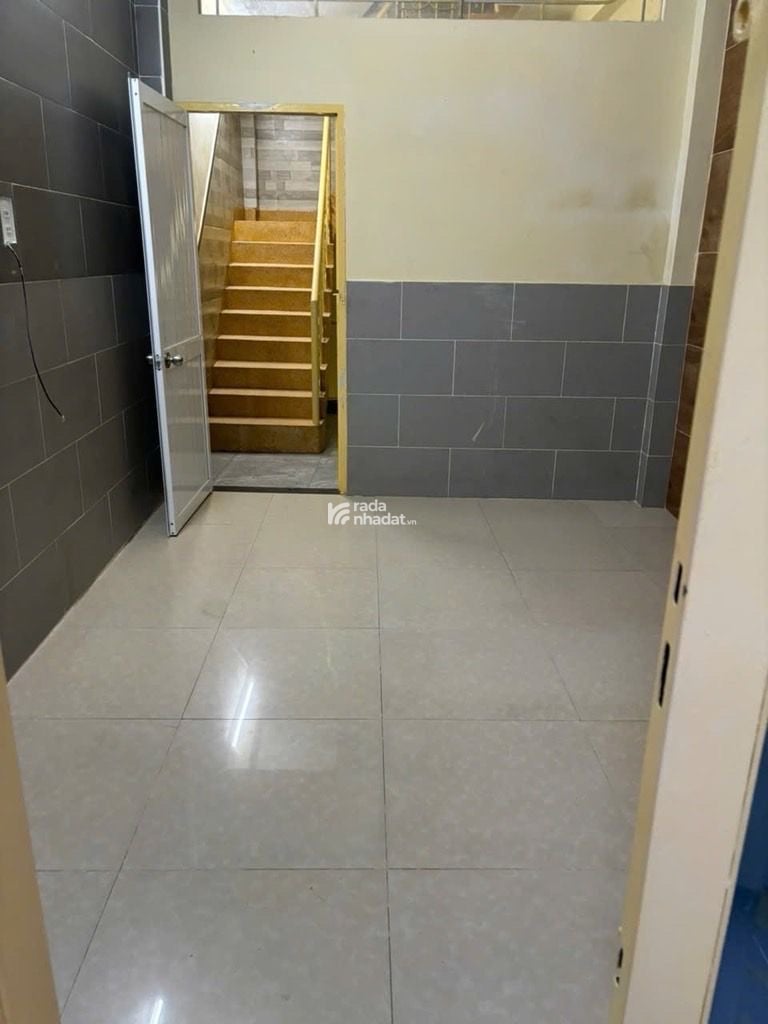 Khu Phân Lô- Lạc Long Quân-Chợ Hoa Ngay Hoà Bình- 3 Tầng- khu hiếm nhà bán