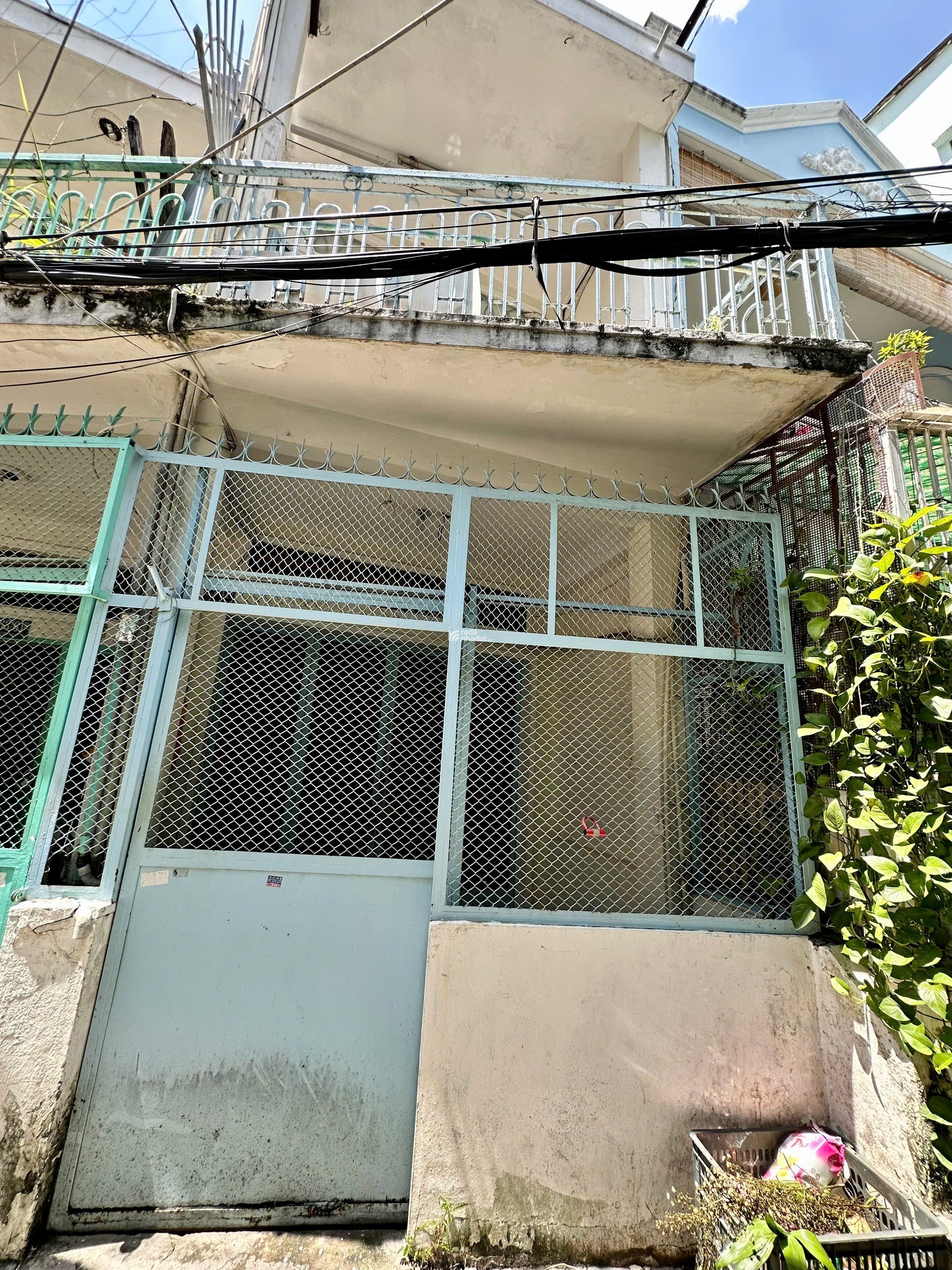 Nhà hẻm Âu Dương Lân Quận 8. Hẻm thông - SHR. LH em Tú để xem nhà 