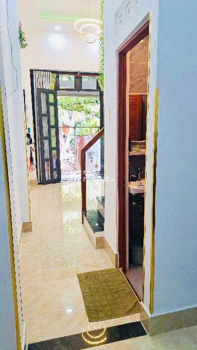 NHÀ BÁN - 2 TẦNG- NHÀ MỚI XÂY- ĐÚC BTCT KIÊN CỐ- FULL NỘI THẤT