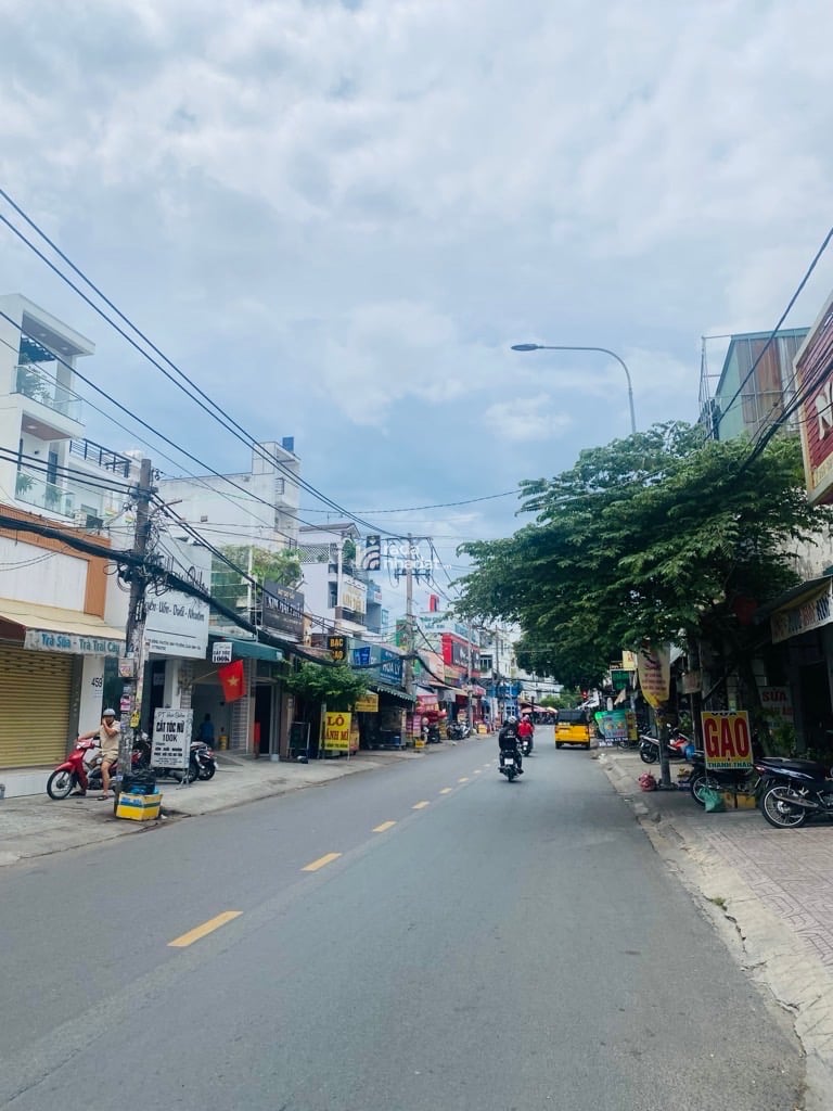 NHÀ 4 TẦNG NGANG HƠN 6M CÓ HẦM RẤT PHÙ HỢP LÀM VP CTY - HẺM NHỰA GẦN MẶT TIỀN KINH DOANH OK