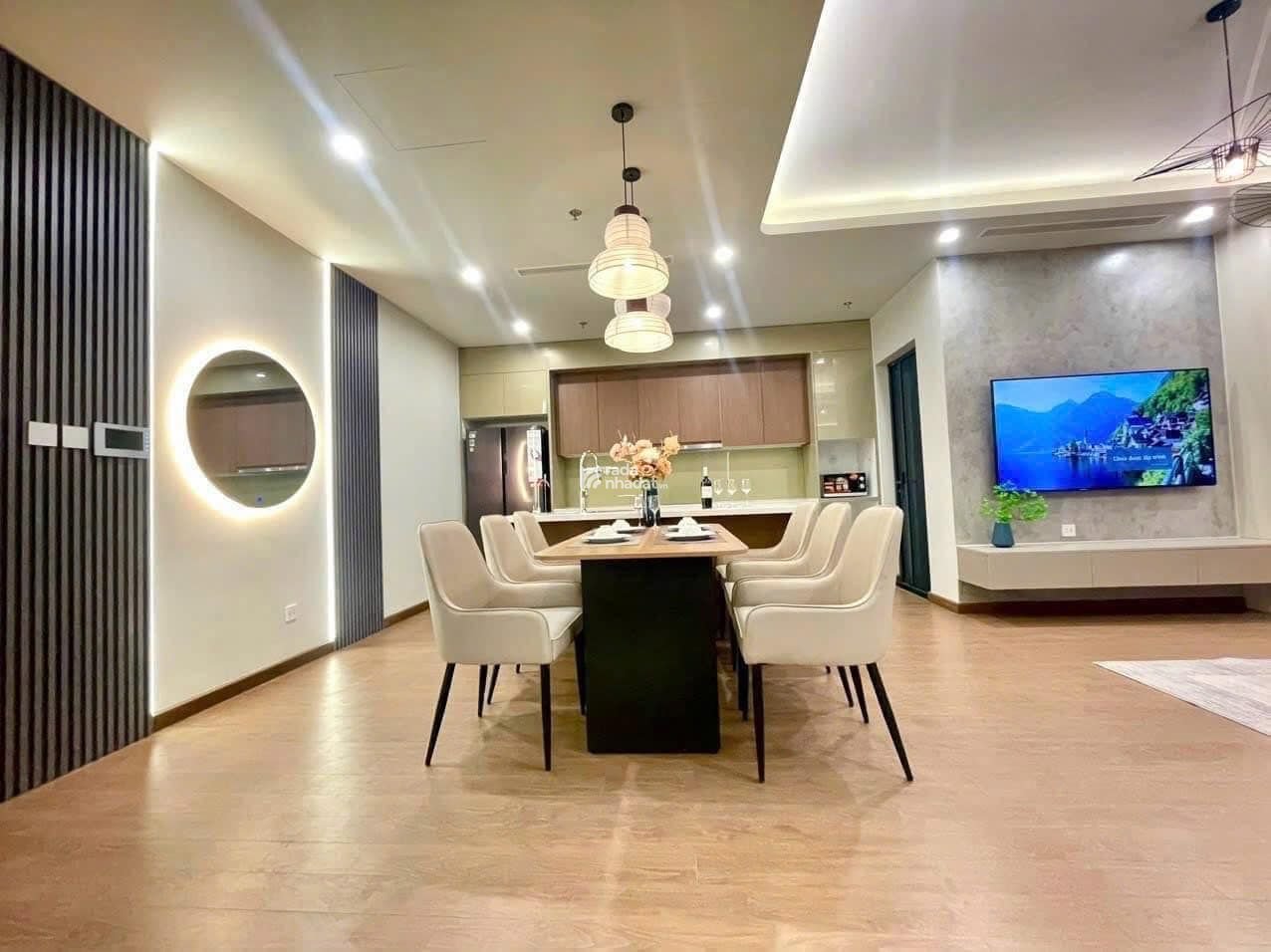 Bán penhouse Golden Land 275 Nguyễn Trãi, 270m2, 4N3VS, Full nội thất xịn. Giá 20tỷ. LH 0866 839 ***