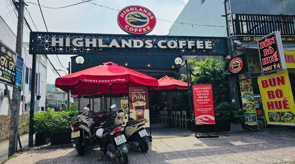 GÓC 2 MT HĐT DÀI HẠN VỚI HIGHLANDS COFFEE TẠI ĐƯỜNG THƯƠNG HIỆU