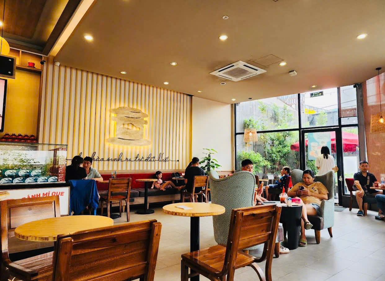 GÓC 2 MT HĐT DÀI HẠN VỚI HIGHLANDS COFFEE TẠI ĐƯỜNG THƯƠNG HIỆU
