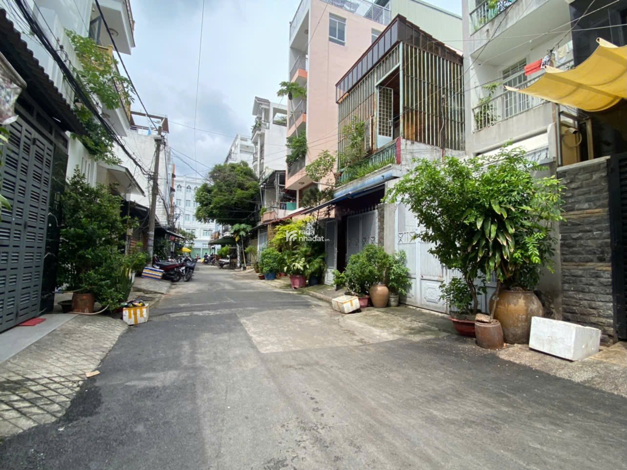 NHÀ ĐẸP HẺM XE HƠI VƯỜN LÀI - TRỆT 3 LẦU SÂN THƯỢNG F