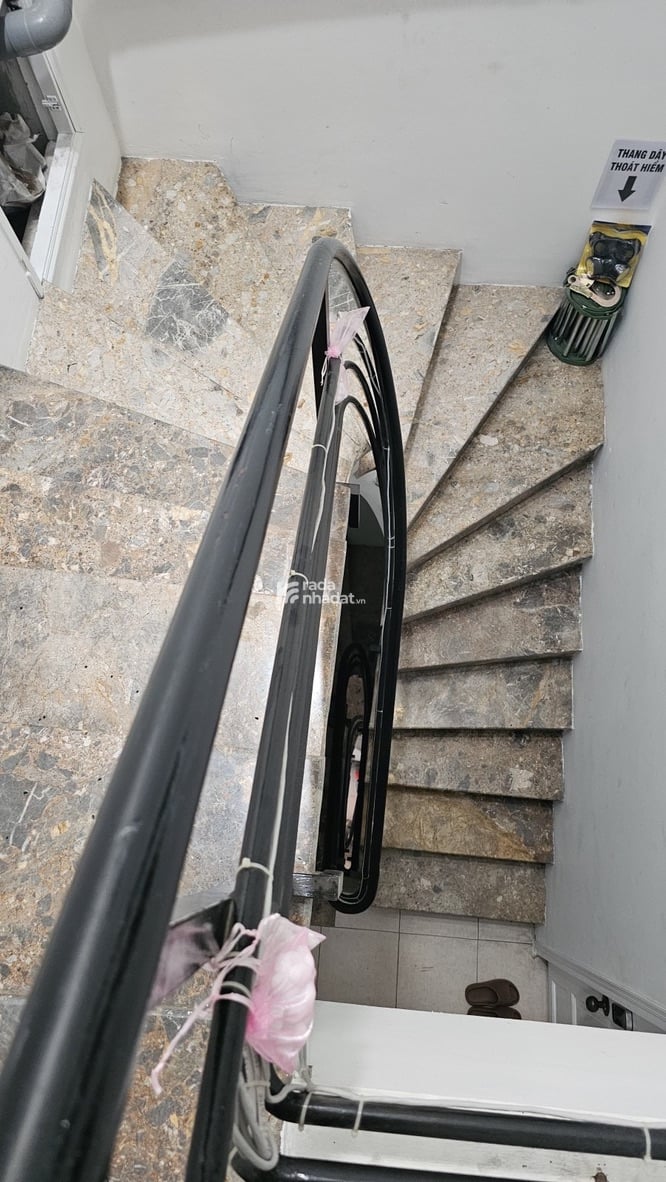 Nhà Hoàng Việt, Út Tịch, Tân Bình, 4m x 15.5m, 4 tầng, 14 tỷ.