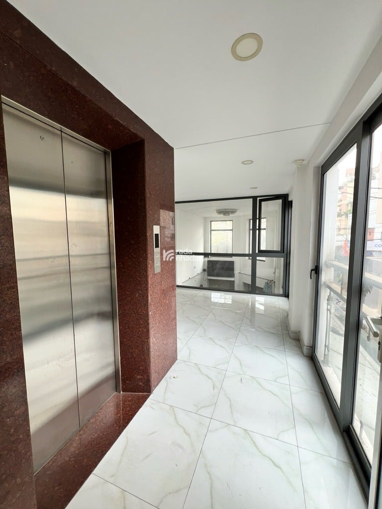 BÁN NHÀ MẶT TIỀN LÔ GÓC LẠC LONG QUÂN 68M2 6 TẦNG THANG MÁY 13.2 TỶ KINH DOANH ĐỈNH, GẦN SÂN BAY