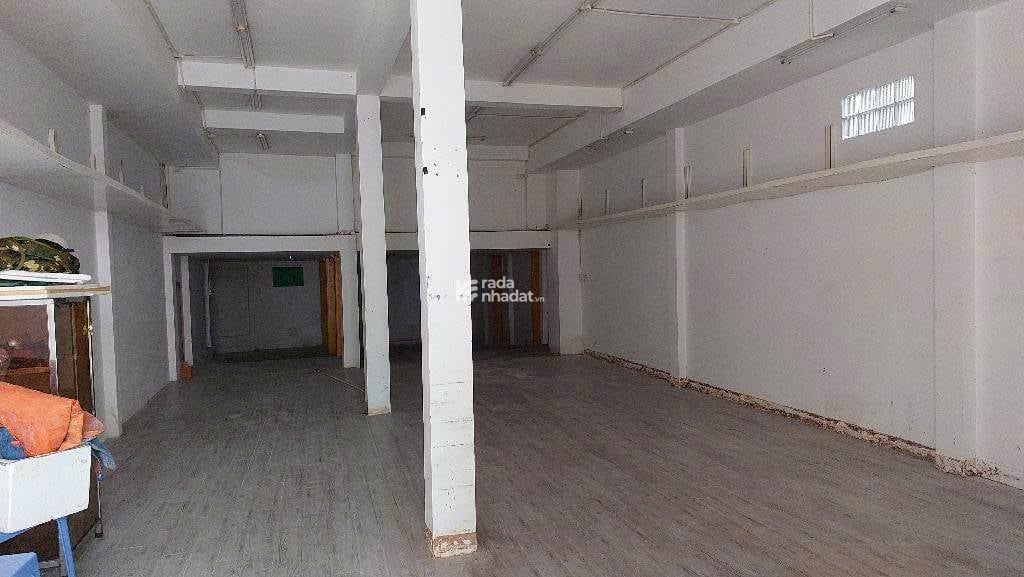 Nhà MT Thạch Lam, Khu buôn bán kinh doanh sầm uất,