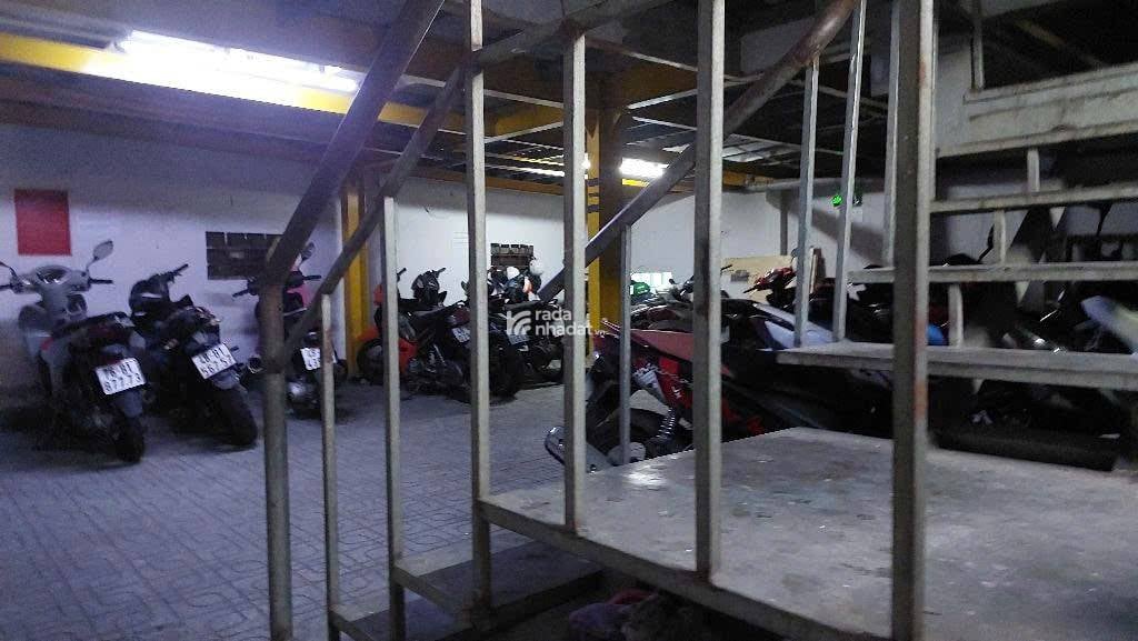 Nhà MT Thạch Lam, Khu buôn bán kinh doanh sầm uất,