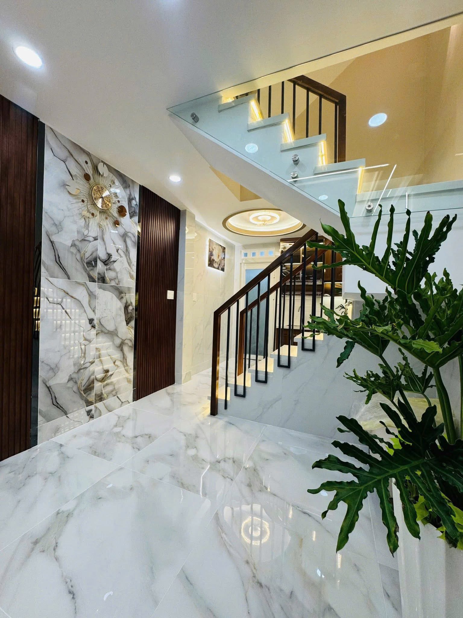 BÁN GẤP SIU PHẨM NHÀ Ngô Quyền Q5, HXH thoải mái, GIÁ 3TỶ950, VỊ TRÍ CỰC ĐẸP, LH ngay