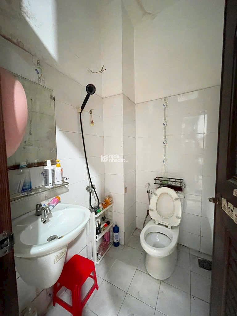CHÍNH CHỦ BÁN NHÀ VỀ HN GIÁ CỰC TỐT - NHANH MỚI KỊP .HẺM XE TẢI THÔNG 1 TRỤC THẲNG