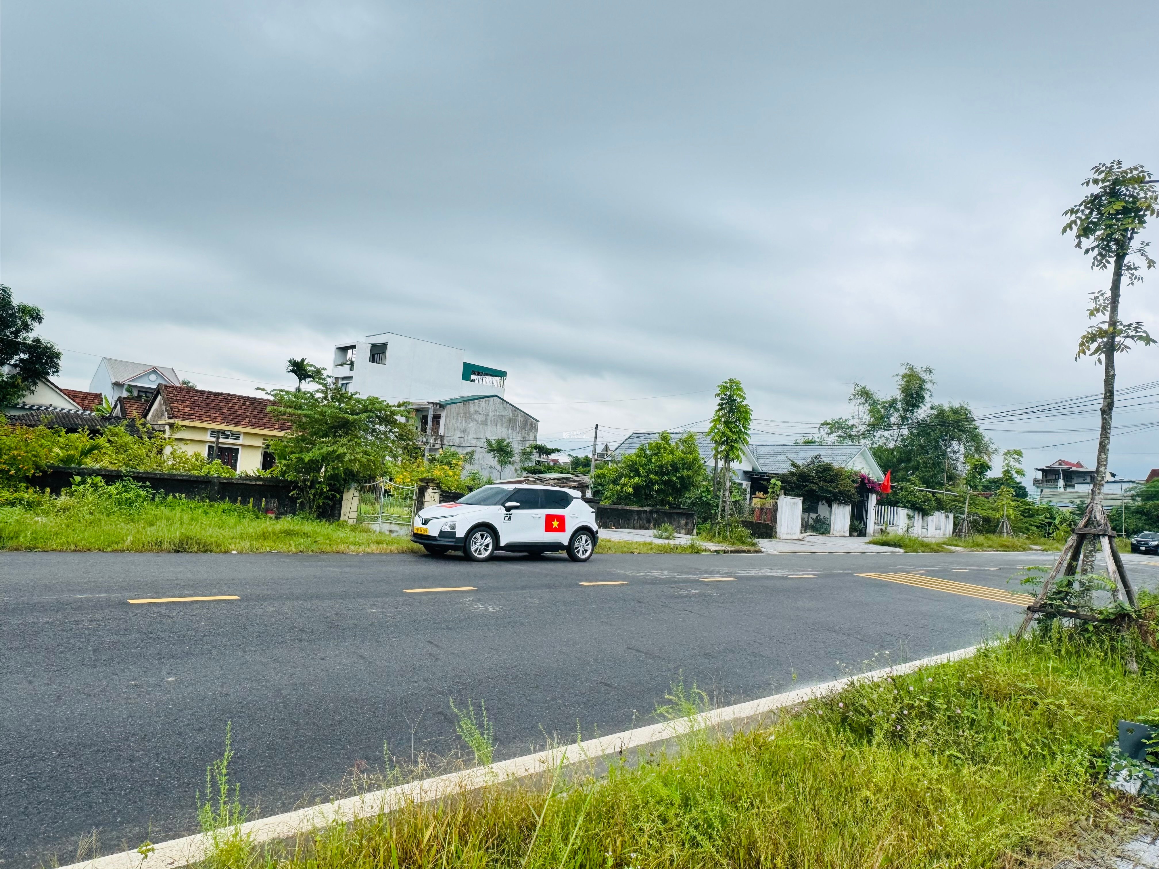 BÁN ĐẤT MẶT TIỀN, GẦN CHỢ, GẦN BỆNH VIỆN, TRƯỜNG HỌC