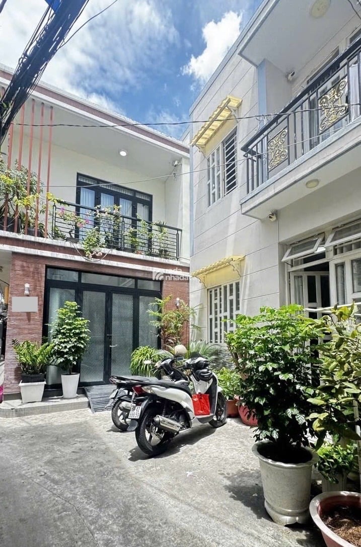 HOT! NHÀ 2 TẦNG NGANG 6M KẾ KDC HINLAM - 30M2 - CÓ SÂN ĐẬU XE 6M - CHỈ 3.88 TỶ TL