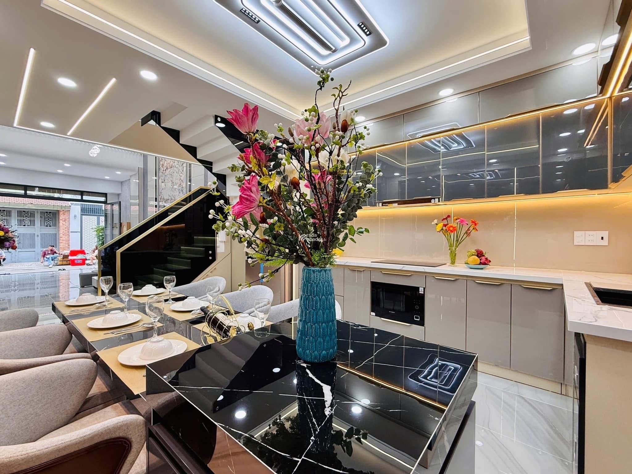 NHÀ PHỐ CHUẨN ÂU - XE HƠI NGỦ TRONG NHÀ - 5 TẦNG Đ.LÊ VĂN THỌ - FULL MỚI 100%