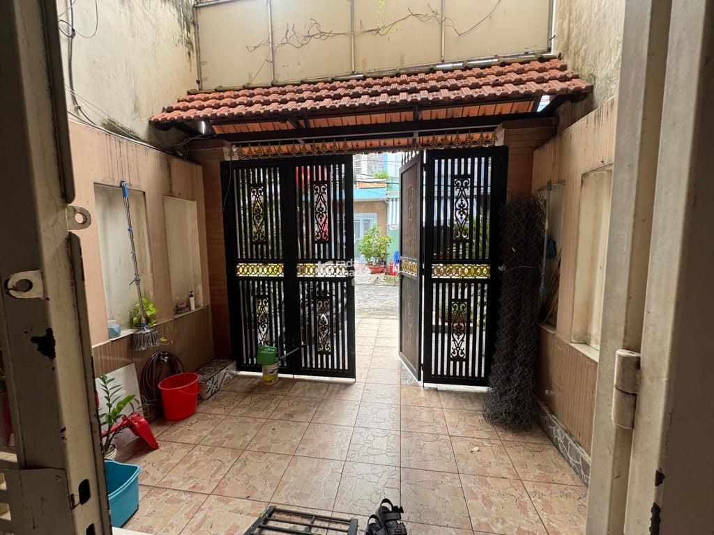 SÁT VÁCH Q11, SÁT MT LƯƠNG THẾ VINH, TÂN PHÚ, 76M2 TIỆN XÂY. GIẢM 550TR CHỈ 9T TL TỐT