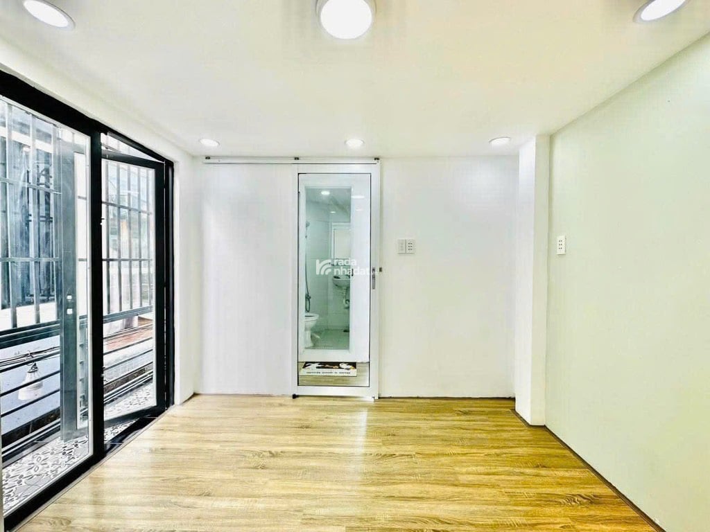 GẦN NHÀ GA T3 - 10P QUA SÂN BAY - 5P QUA SIÊU THỊ EMART 2 NHỘN NHỊP - DTSD 45M2 - LÔ GÓC KO LỘ GIỚI