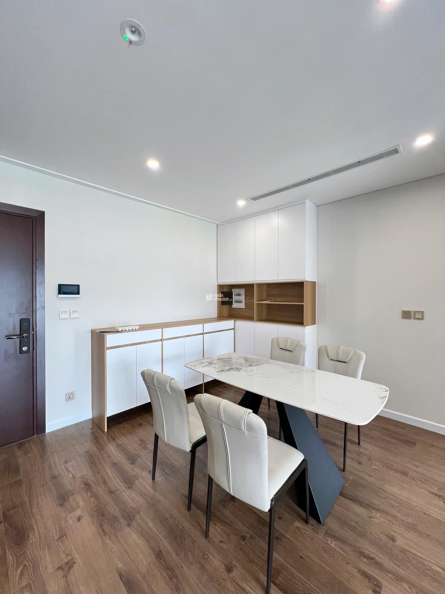 Bán căn 2 ngủ 75m2 FLC Complex 36 Phạm Hùng giá 4.9 tỷ full nội thất cao cấp. LH: 0846 692 ***