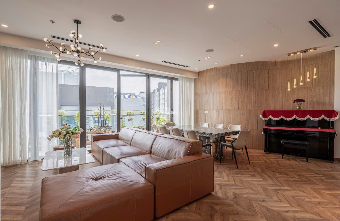 Cần bán gấp GIÁ TỐT căn góc Penhouse 4-42.04 Vinhomes Central Park (3 Ban công siêu rộng đẹp)