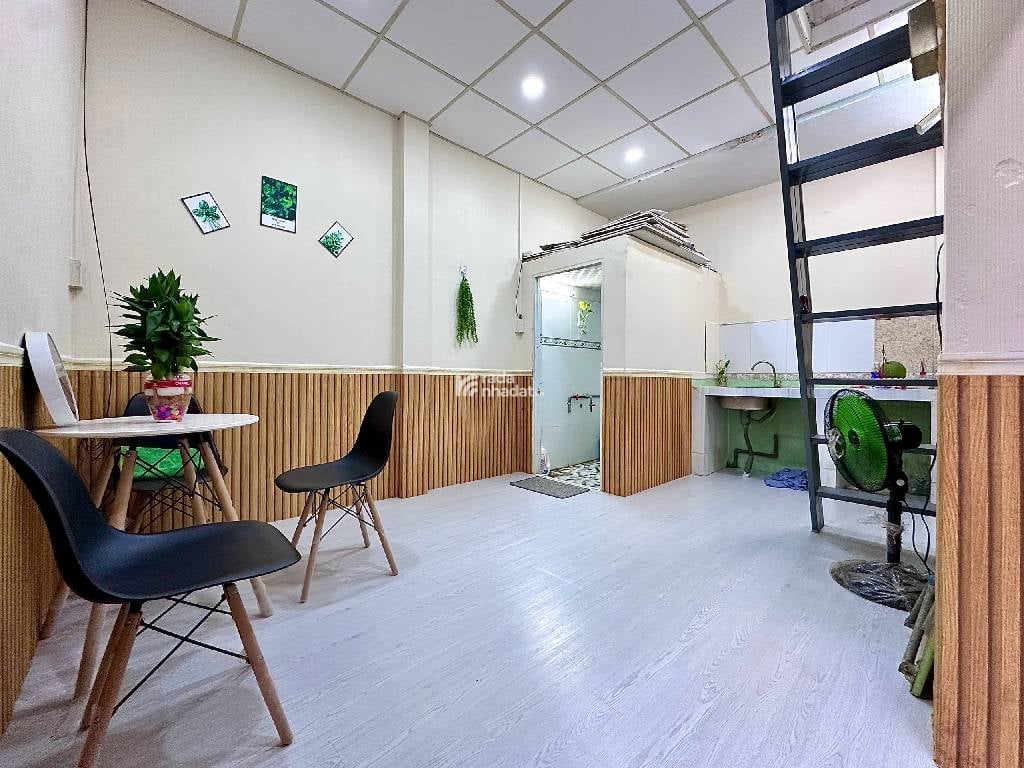 NGAY CHỢ VẢI, SÁT HXH NGUYỄN SƠN, TÂN PHÚ, 15M2 CÓ KC Ở NGAY. GIẢM 550TR CHỈ 2.05T