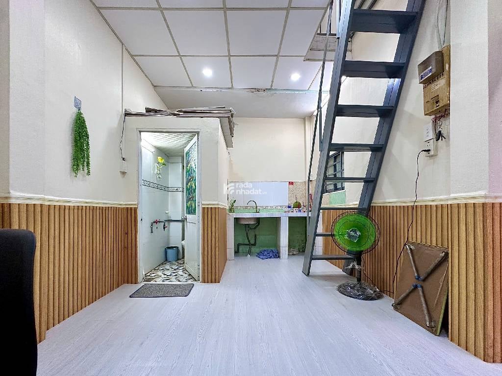 NGAY CHỢ VẢI, SÁT HXH NGUYỄN SƠN, TÂN PHÚ, 15M2 CÓ KC Ở NGAY. GIẢM 550TR CHỈ 2.05T