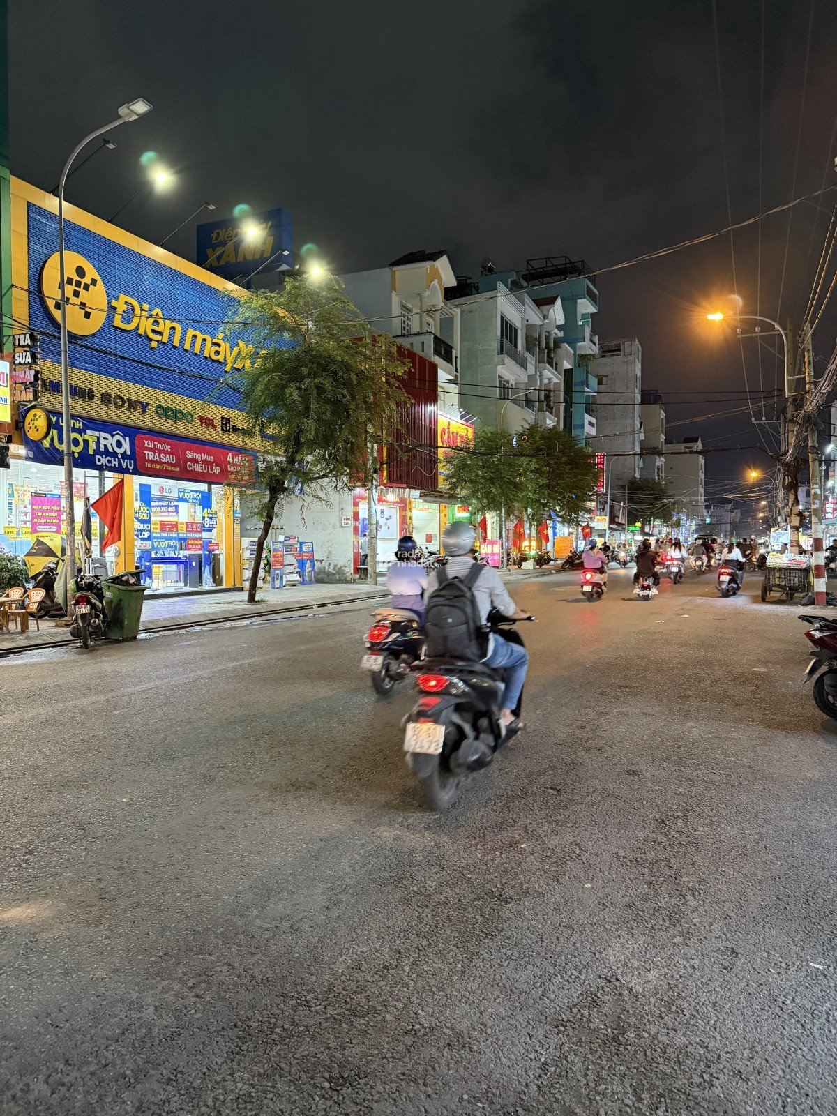 Bán nhà mặt tiền Tân Bình-ngang 4.2m-cạnh chợ sân gofl-sổ vuông-mua bán tấp nập