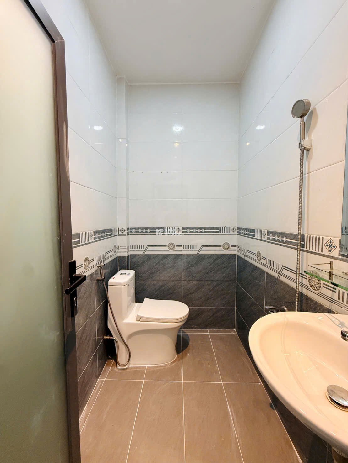 NHÀ ĐẸP TX24 3.X TỶ -  ĐƯỜNG THÔNG XE HƠI, VÀO Ở NGAY!