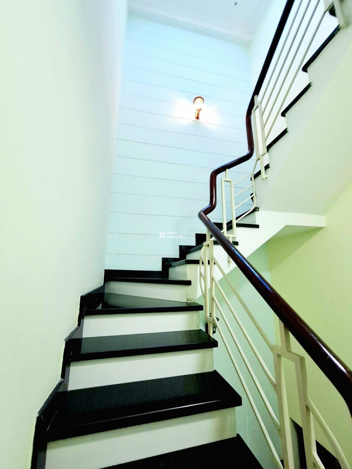 Bán nhà đường Cách Mạng Tháng 8- Quận 10