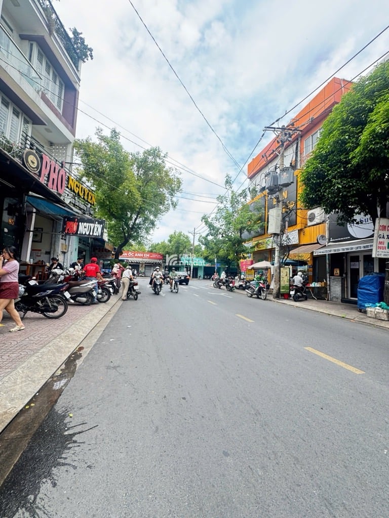 NGAY AEON MALL, MTKD CẦU XÉO, TÂN PHÚ, 65M2 NGANG HIẾM CÓ. GIẢM 550TR CHỈ 11.5T TL TỐT