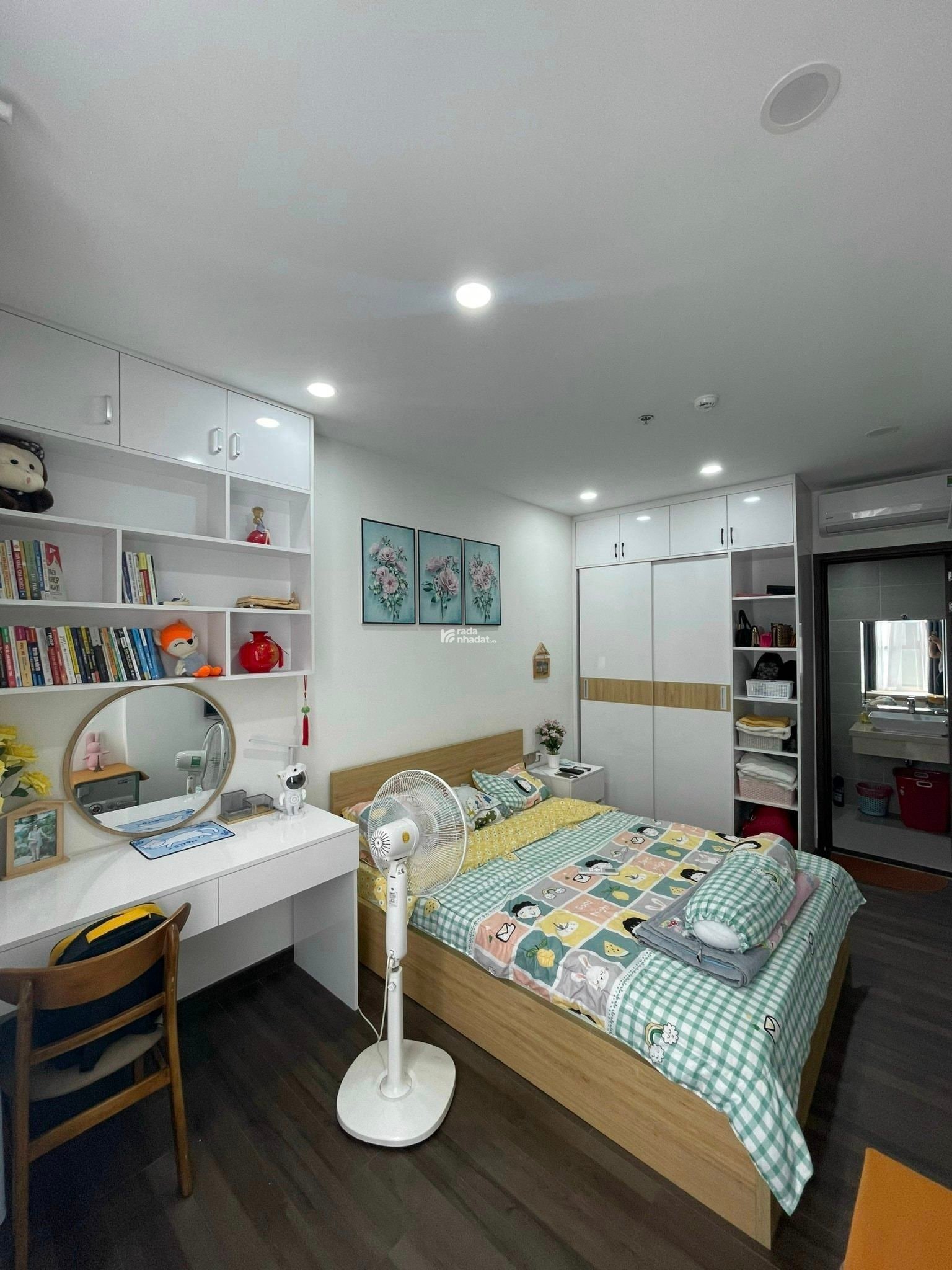 2PN full nội thất view đẹp sát trung tâm Q1 Q2 còn slot cho xe hơi