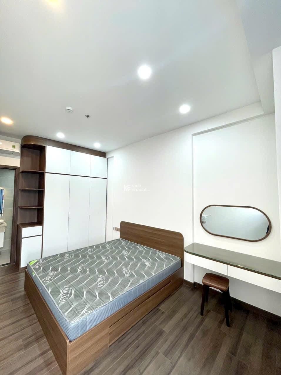 2PN full nội thất view đẹp sát trung tâm Q1 Q2 còn slot cho xe hơi