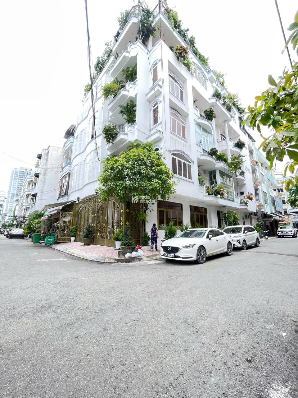 Bán gấp hẻm xe hơi sát mặt tiền Nguyễn Tri Phương quận 10 (DT 7x14m) 