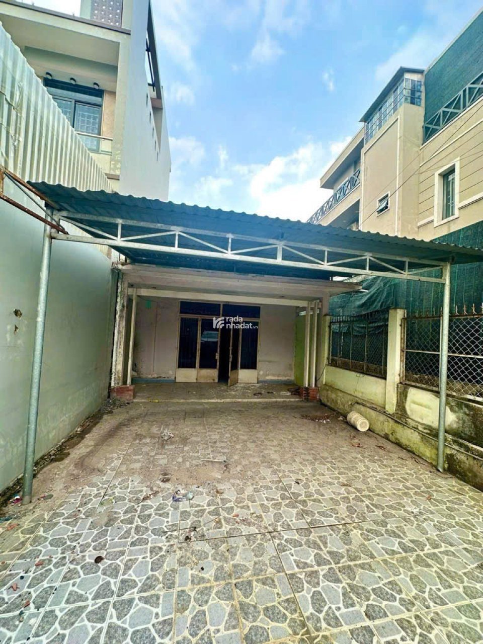 Nhà mặt tiền SHR Vuông Full thổ HXH né 339m2 Thạnh Lộc 48 Quận 12 SS