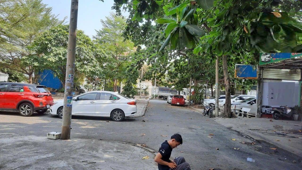 BIỆT THỰ SÂN VƯỜN SAU LƯNG GIGAMALL ,270M2 TRÊT 1 LAU 7PN,GIÁ 40TR