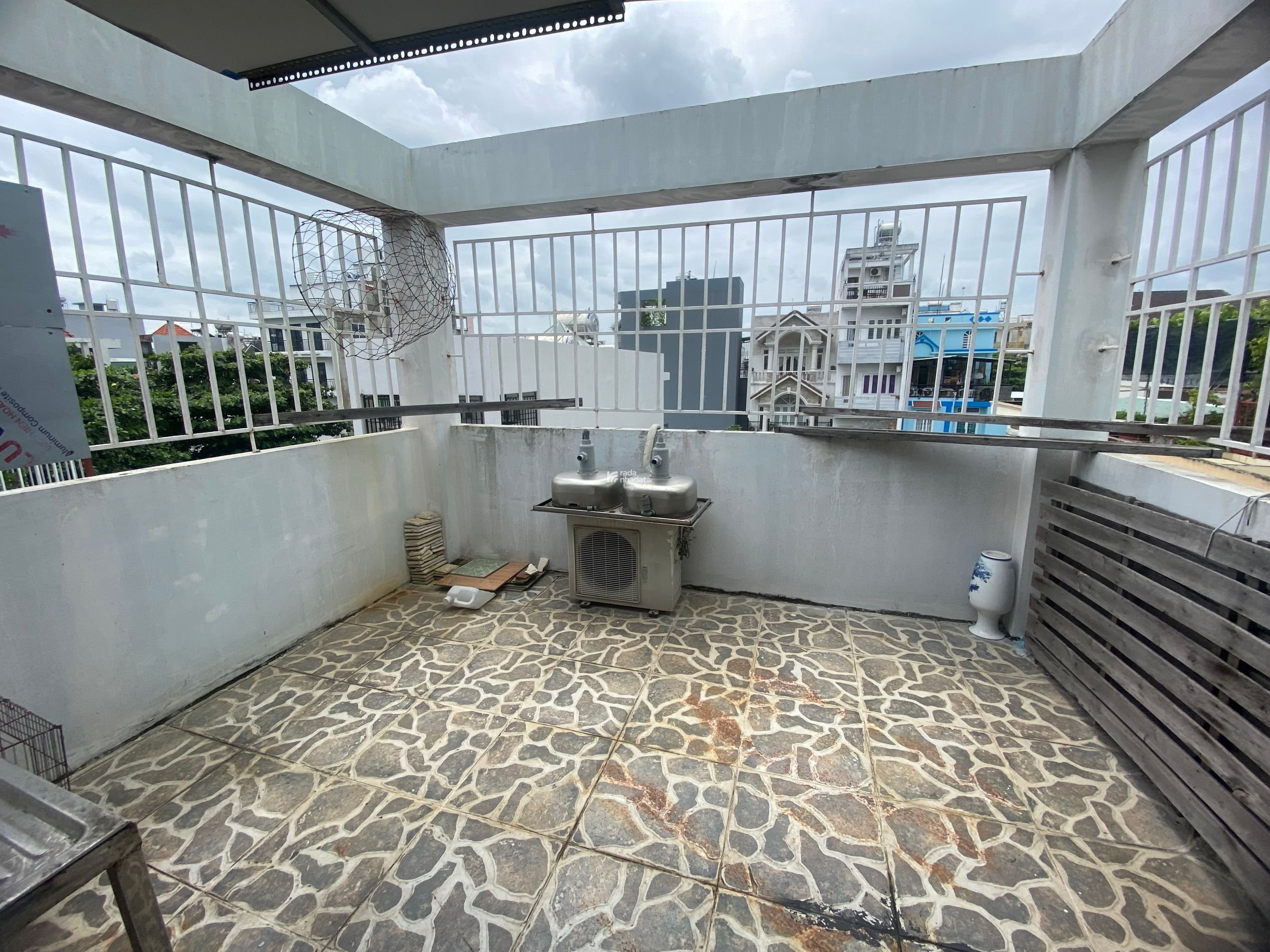 Bán nhà mặt tiền Lê Quốc Trinh, 70m2, 4 tầng, chỉ 8.5 tỷ TL