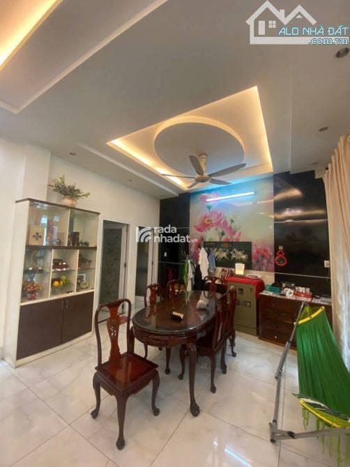 Bán nhà Hẻm Đẹp xe hơi Trần Hữu Trang, P10, Quận Phú Nhuận, 7m x 11m, - Giá: 17 tỷ 