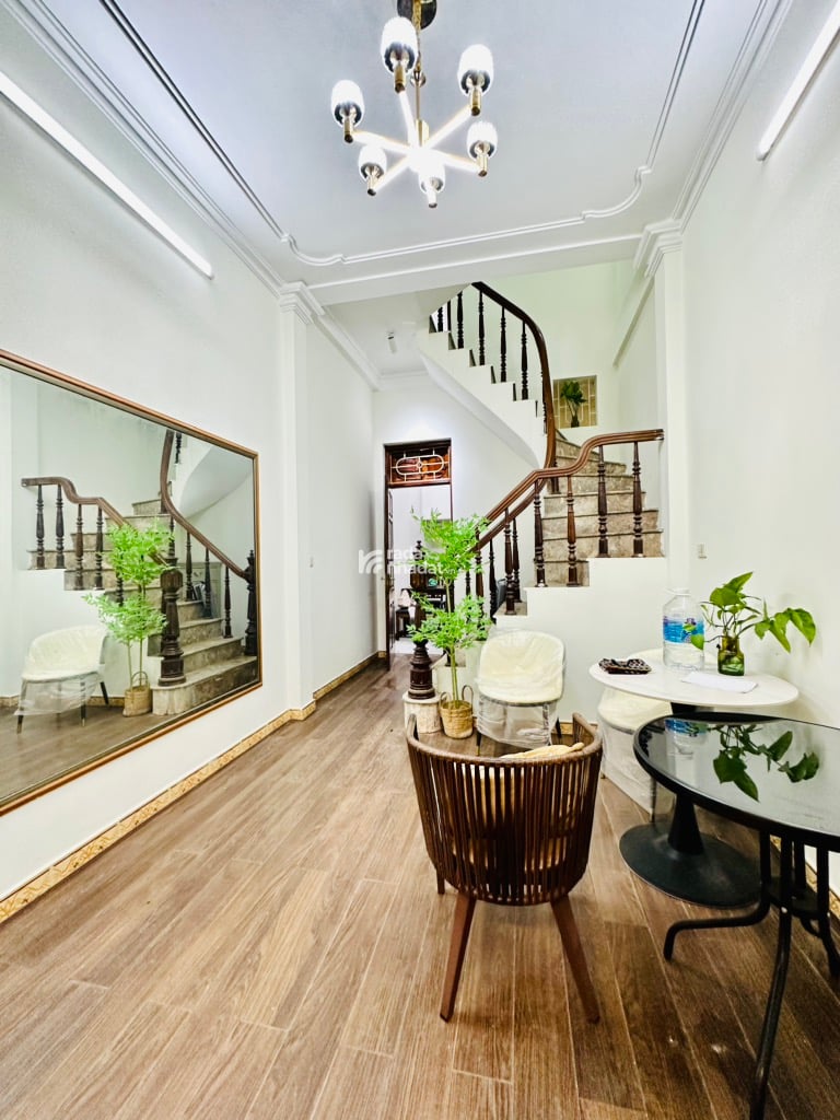  CẦU GIẤY - 9.5 TỶ - NHÀ 5 TẦNG DÂN XÂY - NGÕ THOÁNG - CHUẨN MÁI ẤM 3 THẾ HỆ
