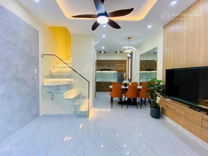 KẸT TIỀN!! Cần bán gấp nhà, đường Nguyễn Thị Minh Khai, phường Dakao, Quận 1, sổ riêng, 40m2