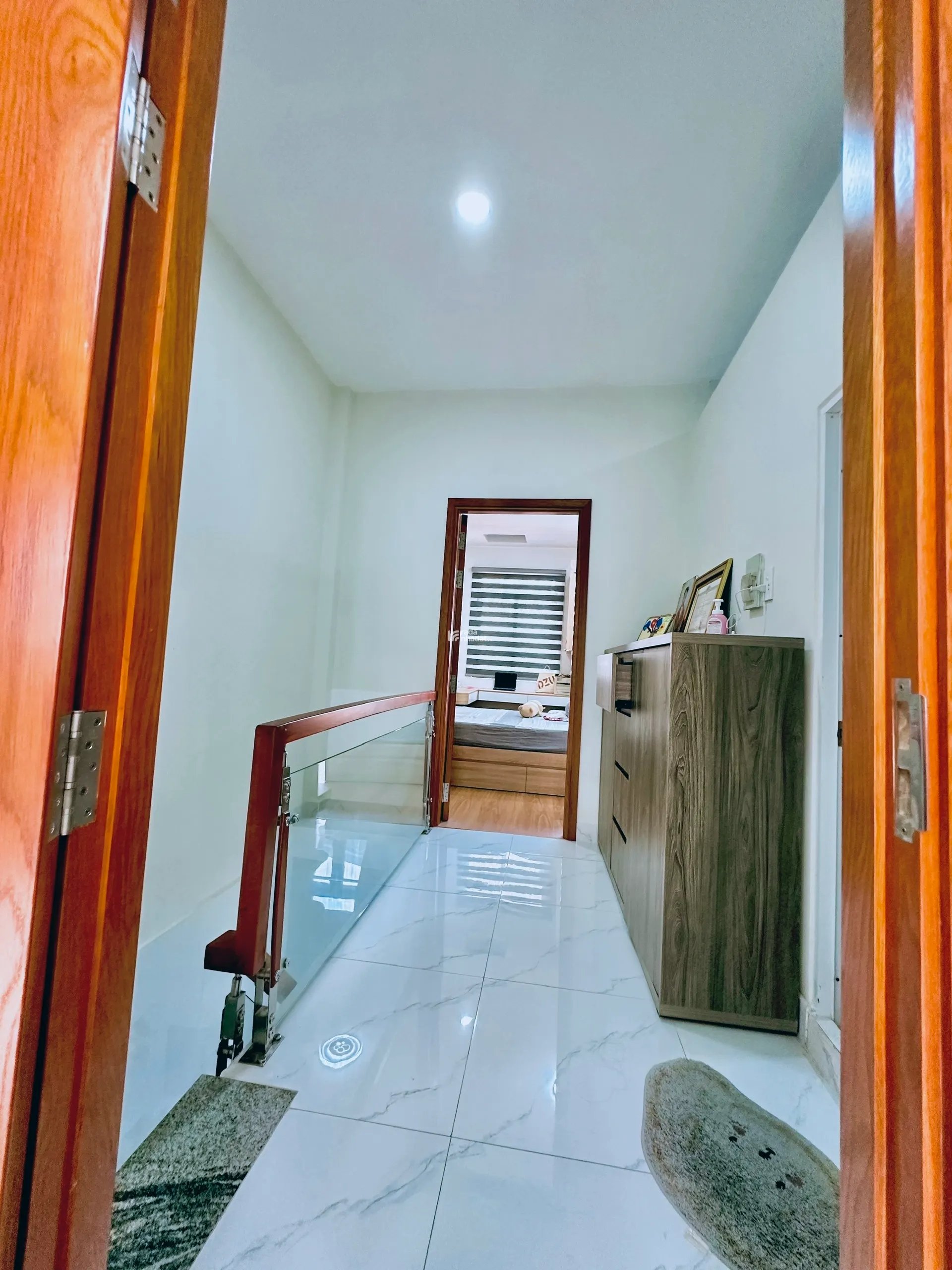 NHÀ MỚI ĐẸP - CÁCH HẺM XE HƠI CHỈ 2 CĂN - GẦN 70M2- NGANG 4.05M - KHU VIP GẦN EMART 2 GÒ VẤP