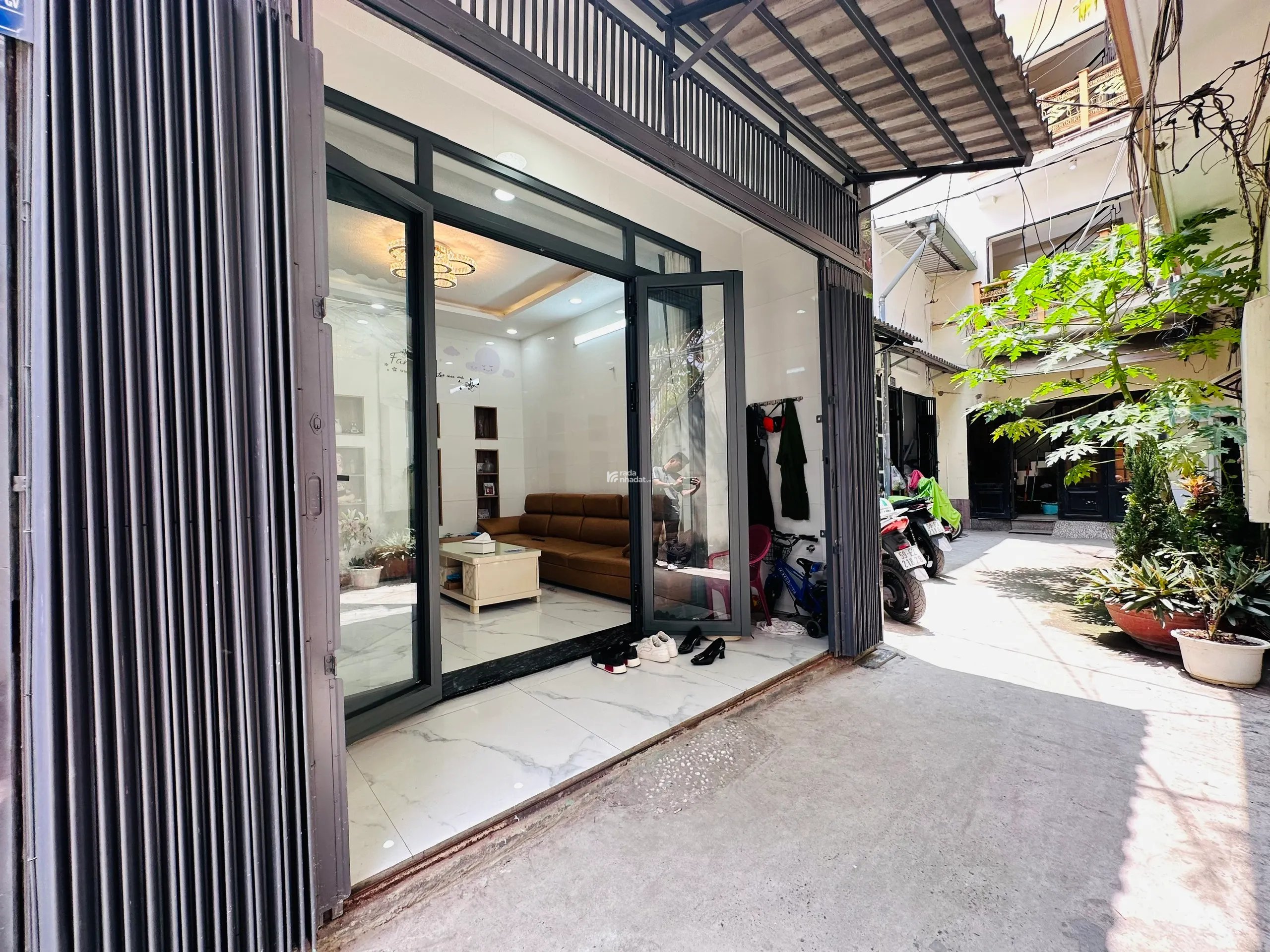 NHÀ MỚI ĐẸP - CÁCH HẺM XE HƠI CHỈ 2 CĂN - GẦN 70M2- NGANG 4.05M - KHU VIP GẦN EMART 2 GÒ VẤP