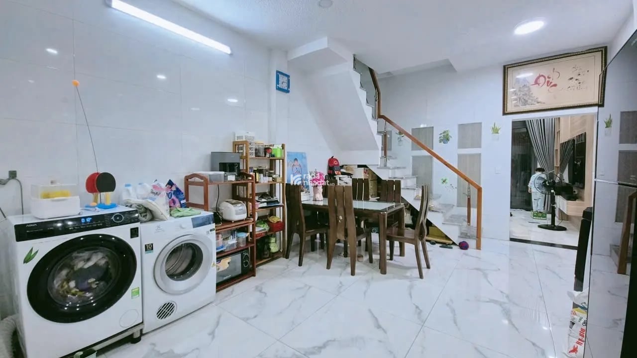 NHÀ MỚI ĐẸP - CÁCH HẺM XE HƠI CHỈ 2 CĂN - GẦN 70M2- NGANG 4.05M - KHU VIP GẦN EMART 2 GÒ VẤP