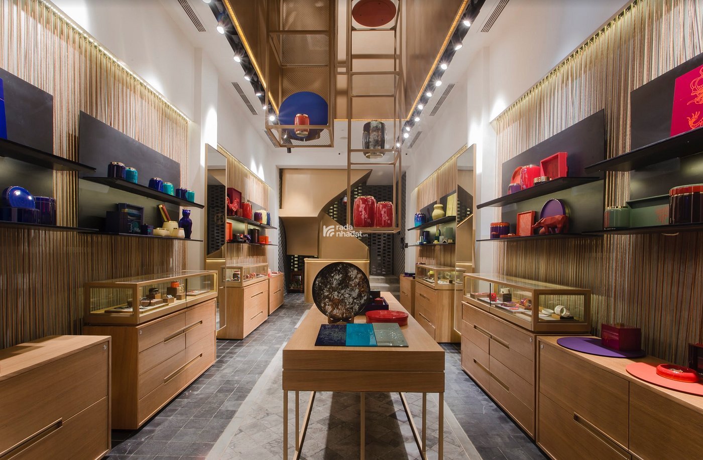 CHO THUÊ MẶT BẰNG KINH DOANH SẦM UẤT ĐƯỜNG ĐÔNG DU TRUNG TÂM QUẬN 1