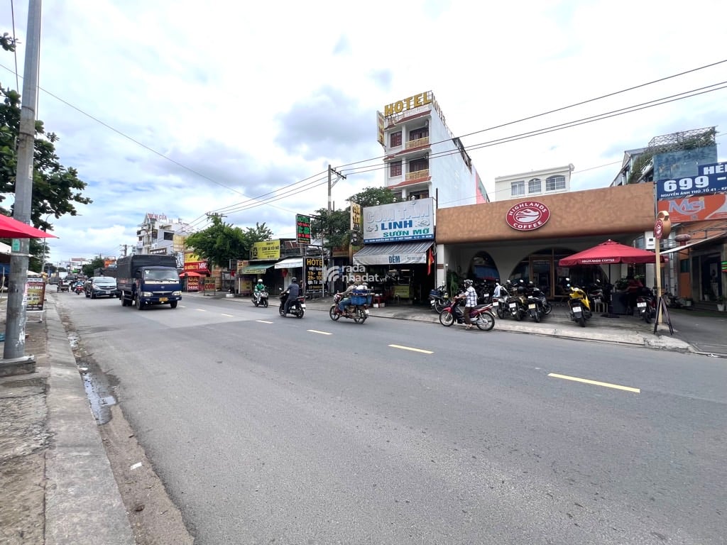 LÔ GÓC 2 MẶT _ TIỀN ĐƯỜNG XE TẢI NHÀ NGANG 5 VÍP _ ( NGÃ 4 NƯỚC ĐÁ )