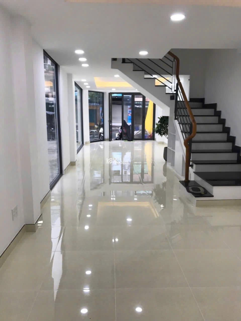 Bán nhà căn góc 3 mặt tiền Hoàng Hoa Thám, Bình Thạnh 20 tỷ